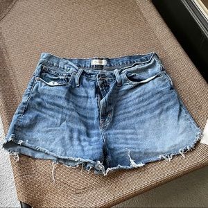 Madewell the perfect jean shorts size 31